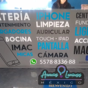 Rotulacion con vinil adherida a mostrador